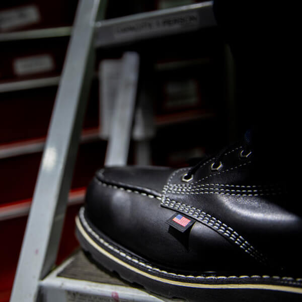 THOROGOOD MENS MIDNIGHT SERIES 6″ BLACK MOC TOE BOOT