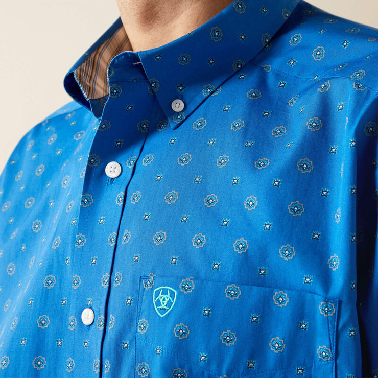 Collar detail on Ariat Wrinkle Free Carter Men’s Classic Fit Shirt