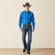 Model wearing Ariat Wrinkle Free Carter Men’s Classic Fit Western Shirt with jeans